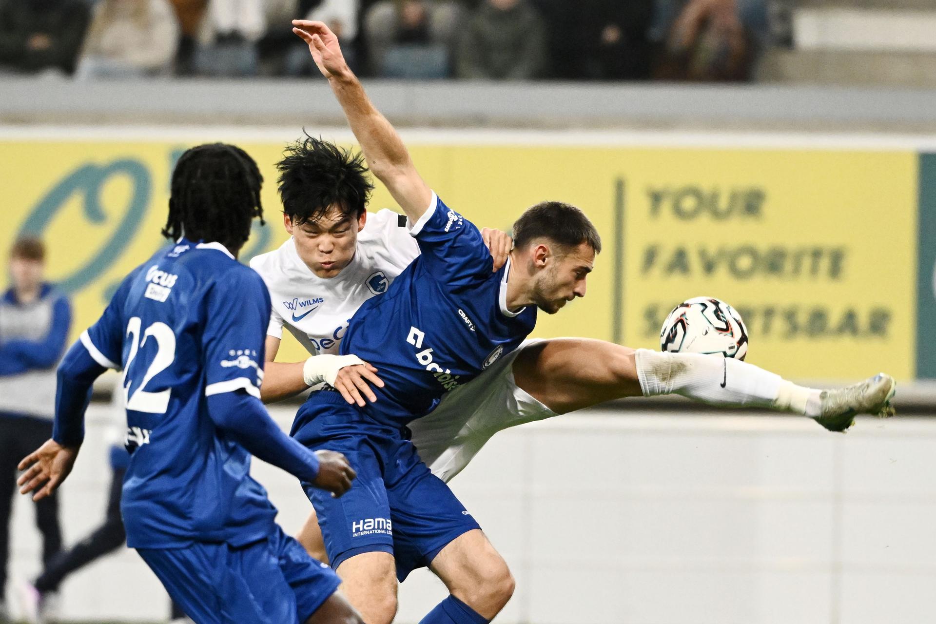 Genk's Hyeon-Gyu Oh and Gent's Matties Volckaert fight for the ball during a soccer match between KAA Gent and KRC Genk, Sunday 09 November 2025 in Gent, on day 14 of the 2025-2026 'Jupiler Pro League' first division of the Belgian championship. BELGA PHOTO MAARTEN STRAETEMANS