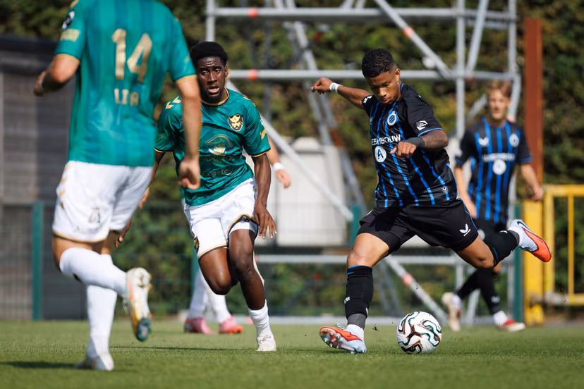 Francs Borains' Lukas Mondele and Club's Shandre Campbell fight for the ball during a soccer game between Club NXT and Royal Francs Borains, Sunday 10 August 2025 in Roeselare, on day 1 of the 2025-2026 'Challenger Pro League' 1B second division of the Belgian championship. BELGA PHOTO KURT DESPLENTER