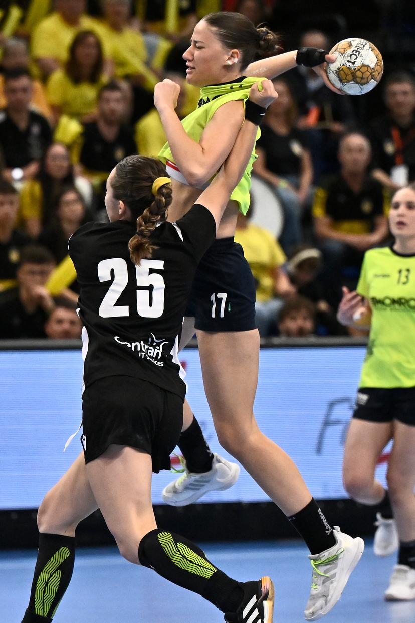 HC Sprimont's Charline Dehousse and HB Sint-Truiden's Marie Carabin fight for the ball during a handball game between HC Sprimont and HB Sint-Truiden, Saturday 19 April 2025, in Hasselt, the women's final of the Belgian handball cup. BELGA PHOTO JOHAN EYCKENS
