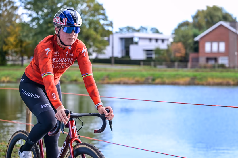 Dutch Fem Van Empel is pictured in action during recon before the women's elite race of the 'Berencross Meulebeke' cyclocross cycling event, race 2/8 in the 'HG Cross' competition, on Saturday 17 October 2026. BELGA PHOTO DAVID PINTENS