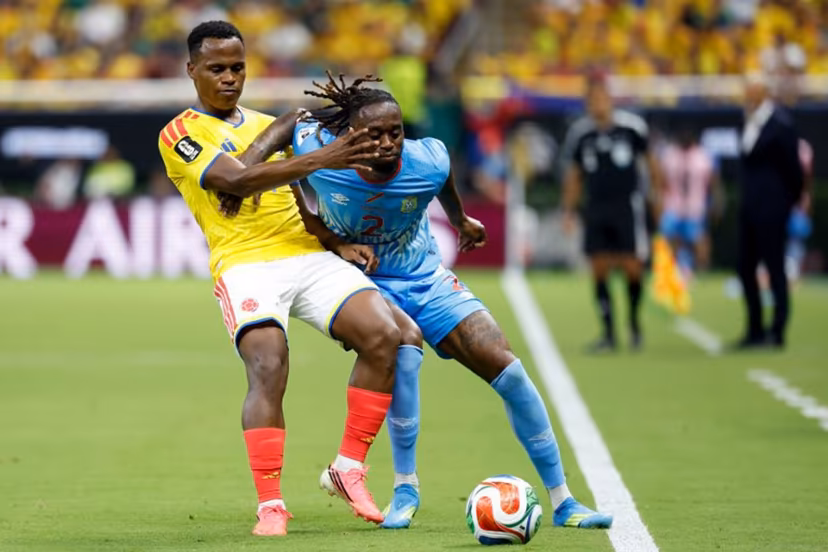 Colombia's midfielder #11 Jhon Arias and Congo DR's defender #02 Aaron Wan-Bissaka fight for the ball during the 2026 World Cup Group K football match between Colombia and Democratic Republic of Congo at the Guadalajara Stadium in Zapopan on June 23, 2026. Ulises RUIZ / AFP