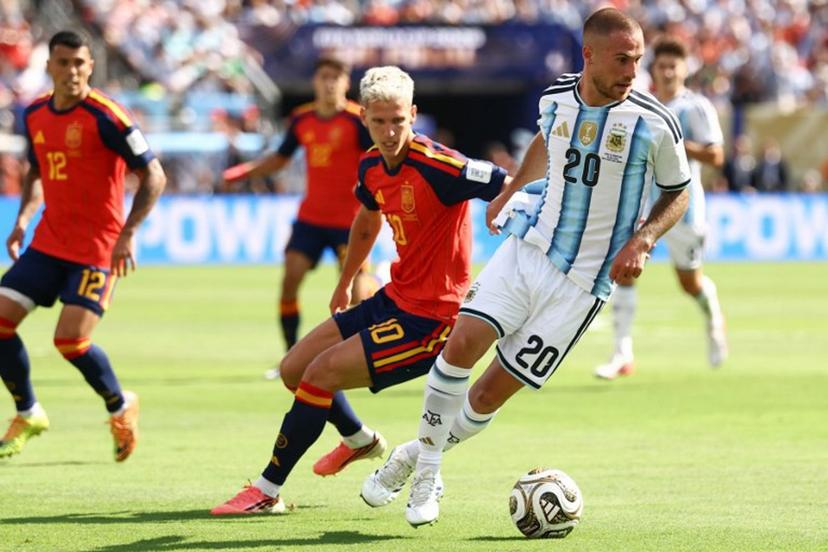Spain's forward #10 Dani Olmo (L) and Argentina's midfielder #20 Alexis Mac Allister fight for the ball during the 2026 World Cup football tournament final match between Spain and Argentina at the New York/New Jersey Stadium in East Rutherford on July 19, 2026. CHARLY TRIBALLEAU / AFP
