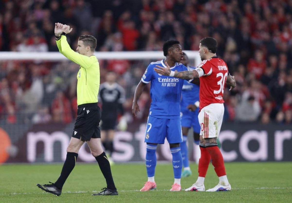 French referee Francois Letexier stops the game after Real Madrid's Brazilian forward #07 Vinicius Junior listened racists insults during the UEFA Champions League knockout round play-off first leg football match between SL Benfica and Real Madrid CF at Estadio da Luz in Lisbon on February 17, 2026. FILIPE AMORIM / AFP