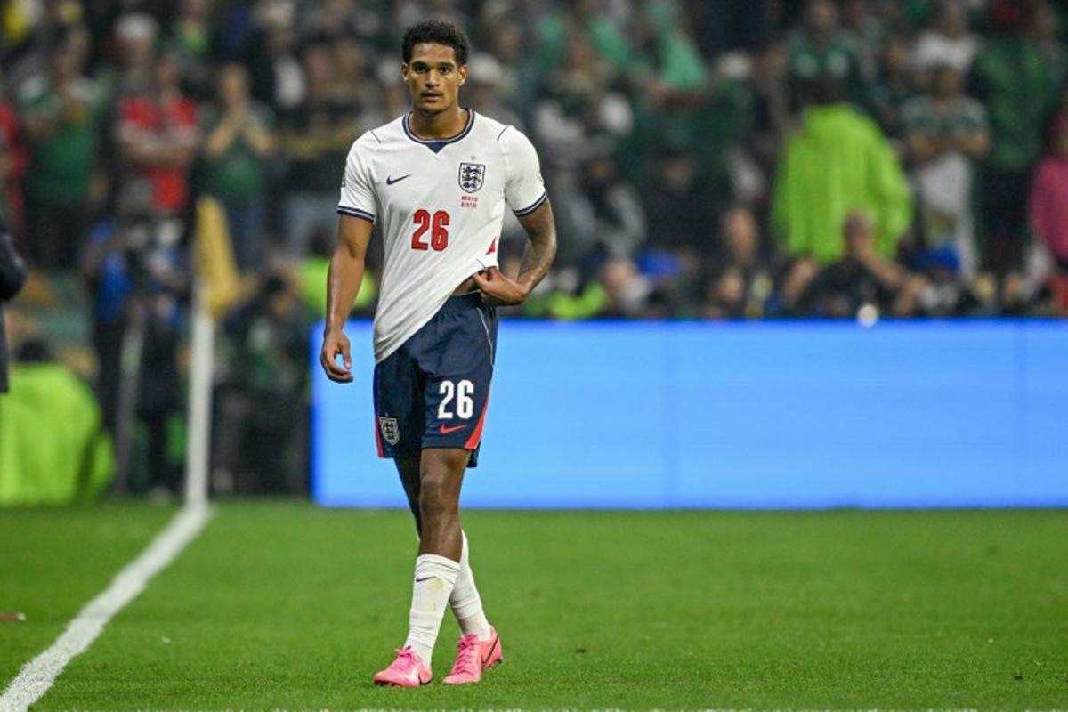 England's defender #26 Jarell Quansah leaves the field after receiving a red card during the 2026 World Cup round of 16 football match between Mexico and England at the Mexico City Stadium in Mexico City on July 5, 2026. Alfredo ESTRELLA / AFP