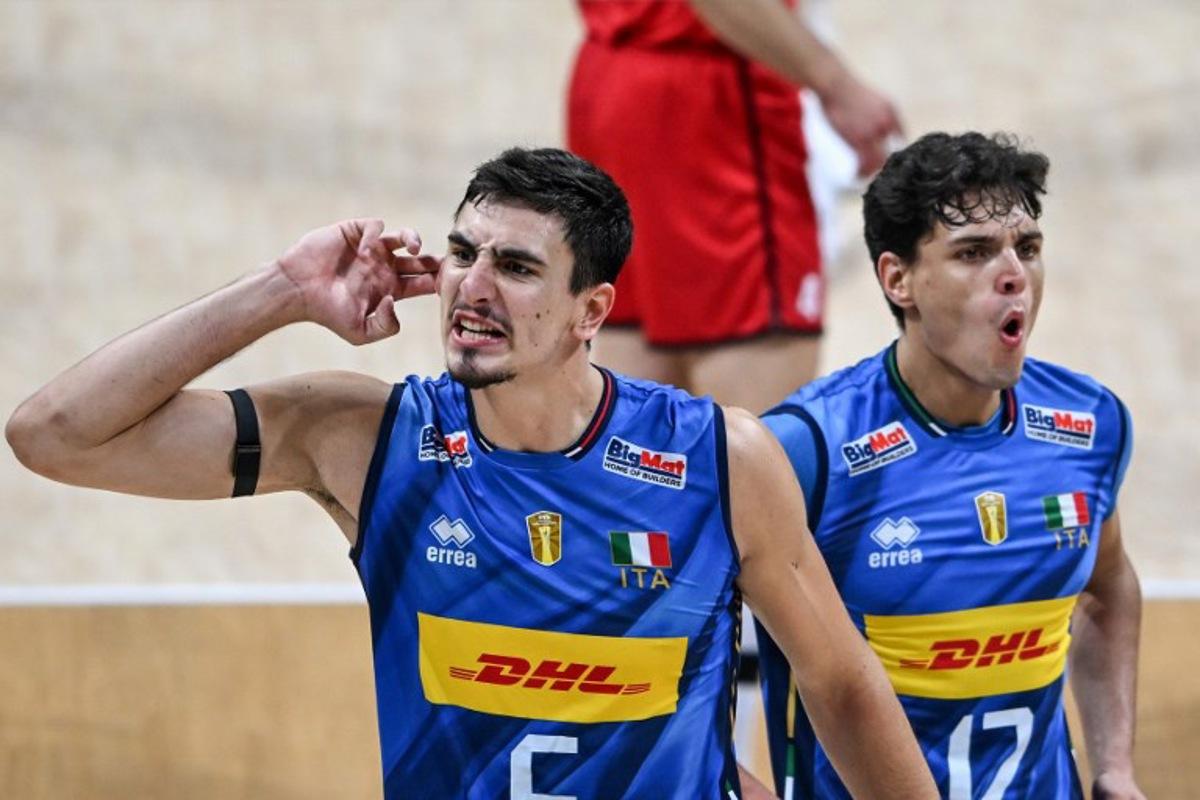 Players from Italy react during the 2025 Men's Volleyball World Championship quarter-final match between Belgium and Italy at the Mall of Asia Arena in Pasay City, Metro Manila, on September 24, 2025. Jam STA ROSA / AFP