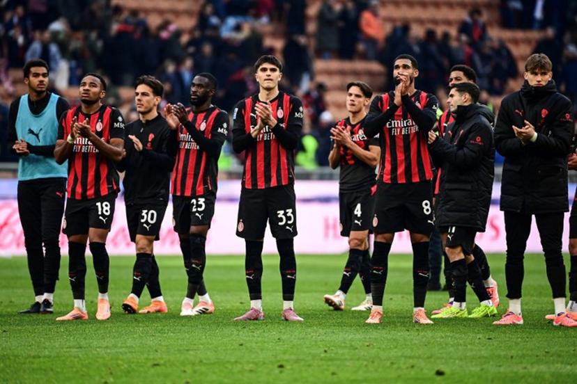 AC Milan players acknowledge their supporters at the end of the Italian Serie A football match between AC Milan and Sassuolo at the San Siro Stadium in Milan on December 14, 2025. Piero CRUCIATTI / AFP