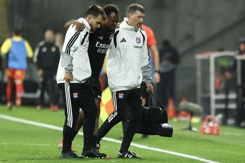 Lyon's Belgian forward #17 Lois Openda leaves the pitch due to an injury during the French L1 football match between RC Lens and Olympique Lyonnais (OL) at the Stade Bollaert-Delelis in Lens, northern France, on October 9, 2026. Sameer AL-DOUMY / AFP