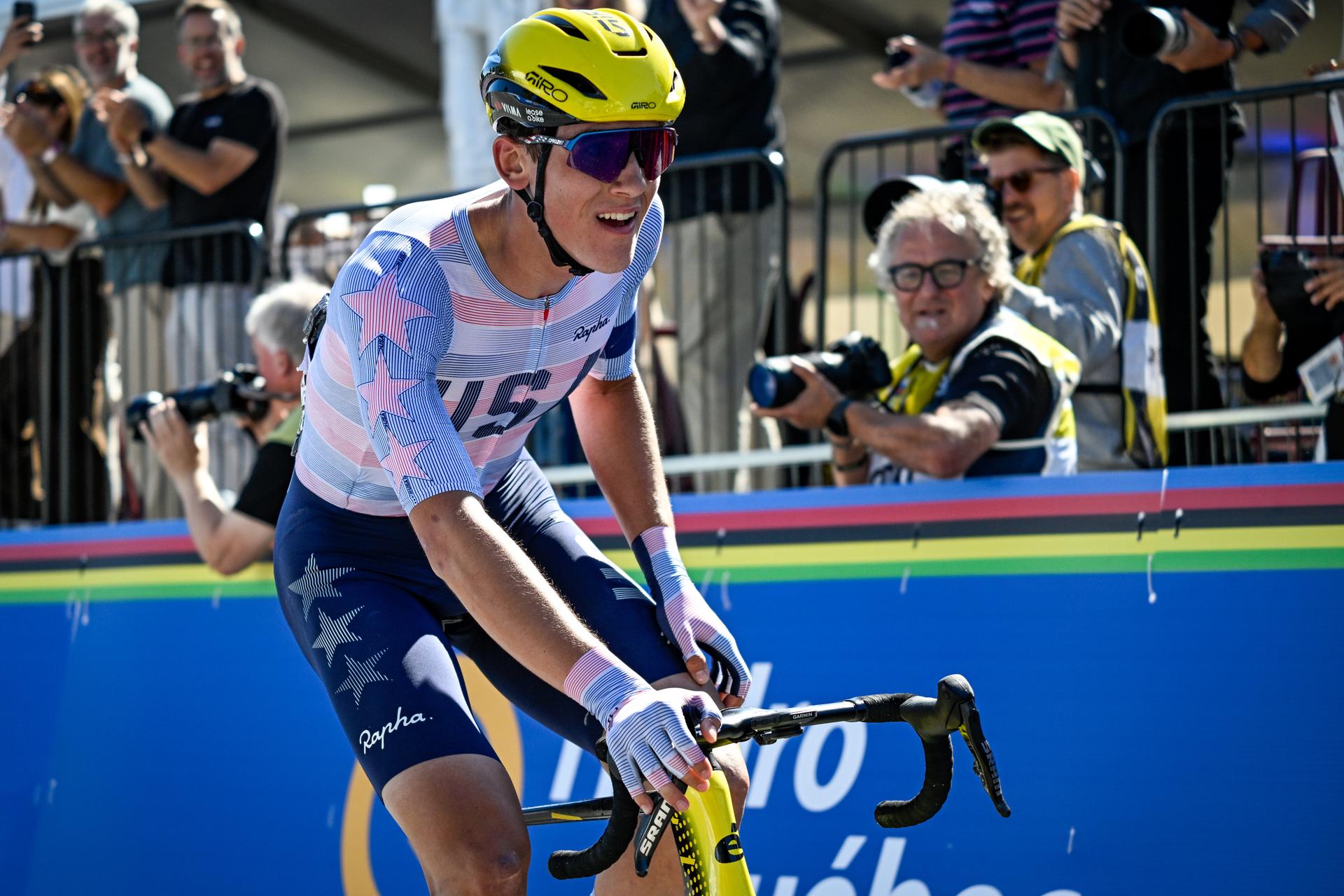 American Ashlin Barry celebrates as he crosses the finish line to win the Men U23 Road Race race (174,2km) at the cycling World Championship, in Montreal, Canada, Friday 25 September 2026. The UCI road world championships are taking place from 20 to 27 September, in Montreal, Canada. BELGA PHOTO JASPER JACOBS
