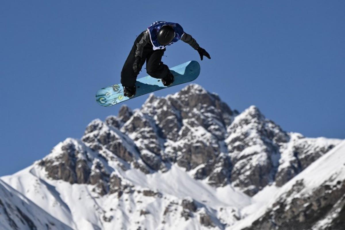 Belgium's Sky Remans competes in the snowboard women's slopestyle qualification run 1 during the Milano Cortina 2026 Winter Olympic Games at Livigno Snow Park, in Livigno (Valtellina), on February 15, 2026. Jeff PACHOUD / AFP