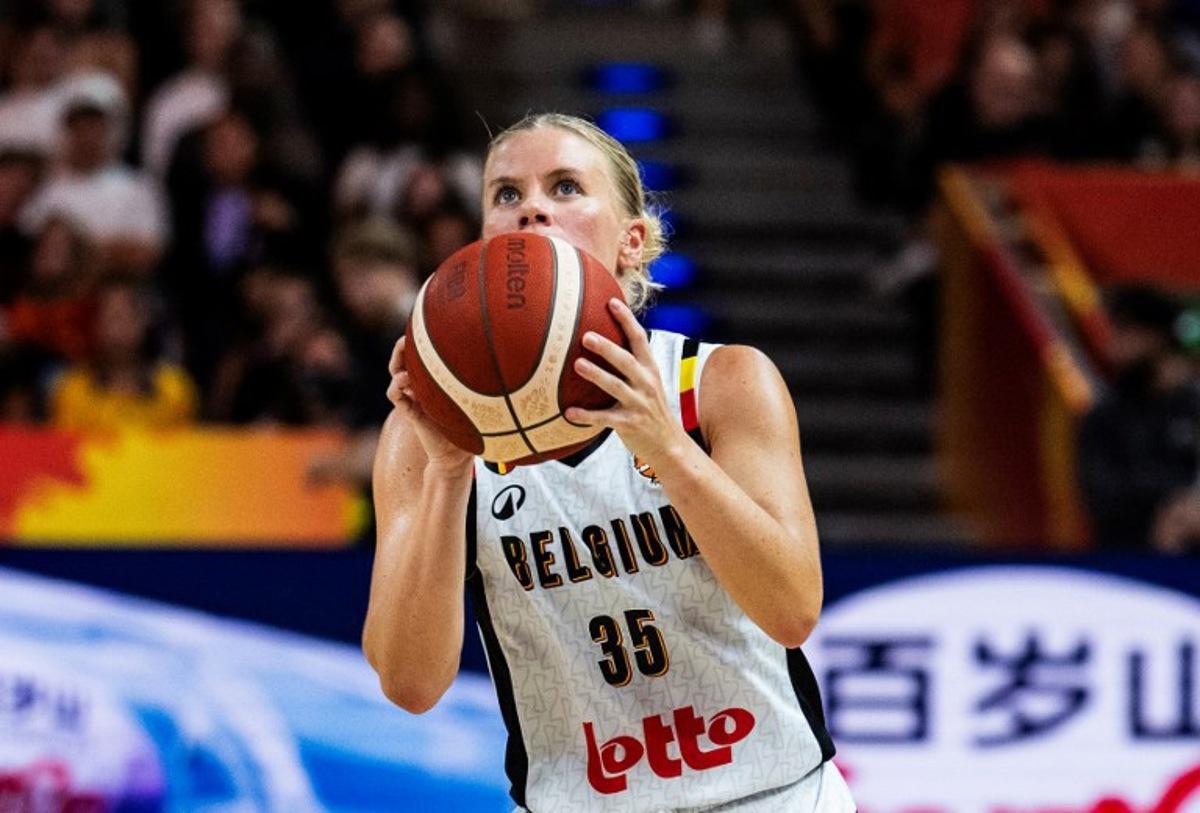 Belgium's guard #35 Julie Vanloo tries to score during the 2026 FIBA Women's Basketball World Cup Group C match between Belgium and Turkey at the Max-Schmeling-Halle in Berlin on September 4, 2026. John MACDOUGALL / AFP
