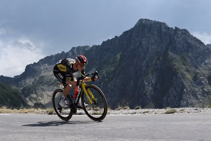 Team Visma | Lease a Bike's Danish rider Jonas Vingegaard cycle in the descent of Col du Tourmalet during the 6th stage of the 113th edition of the Tour de France cycling race, 186,2 km between Pau and Gavarnie-Gèdre in the French Pyrenees, on July 9, 2026. Anne-Christine POUJOULAT / AFP