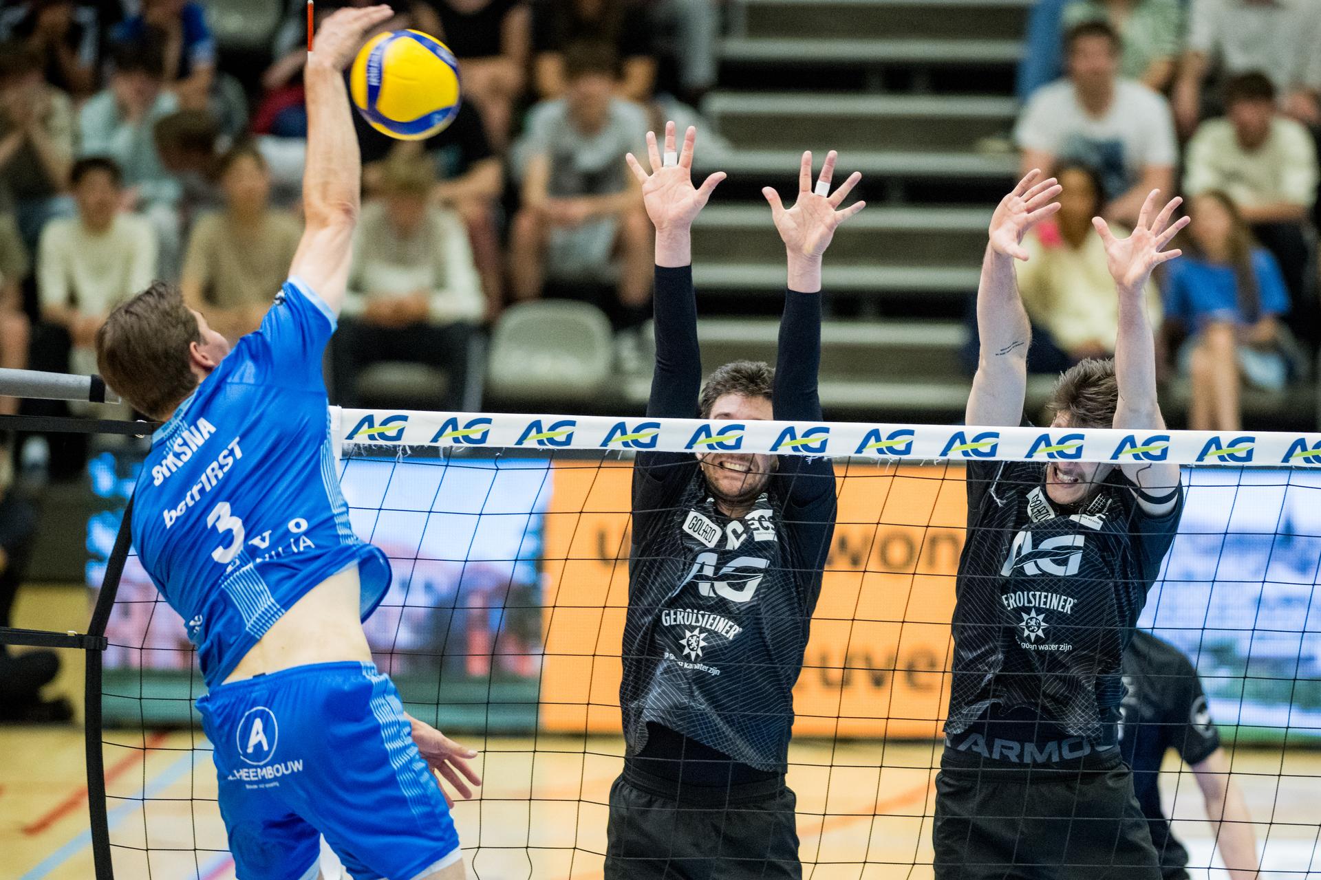 Roeselare's Erik Siksna and Leuven's Matthias Valkiers pictured in action during the match between Haasrode Leuven and Roeselare, a Play-off Final (4th game, best-of-5) game in the Lotto Volley League Men, Tuesday 13 May 2025 in Leuven. BELGA PHOTO JASPER JACOBS