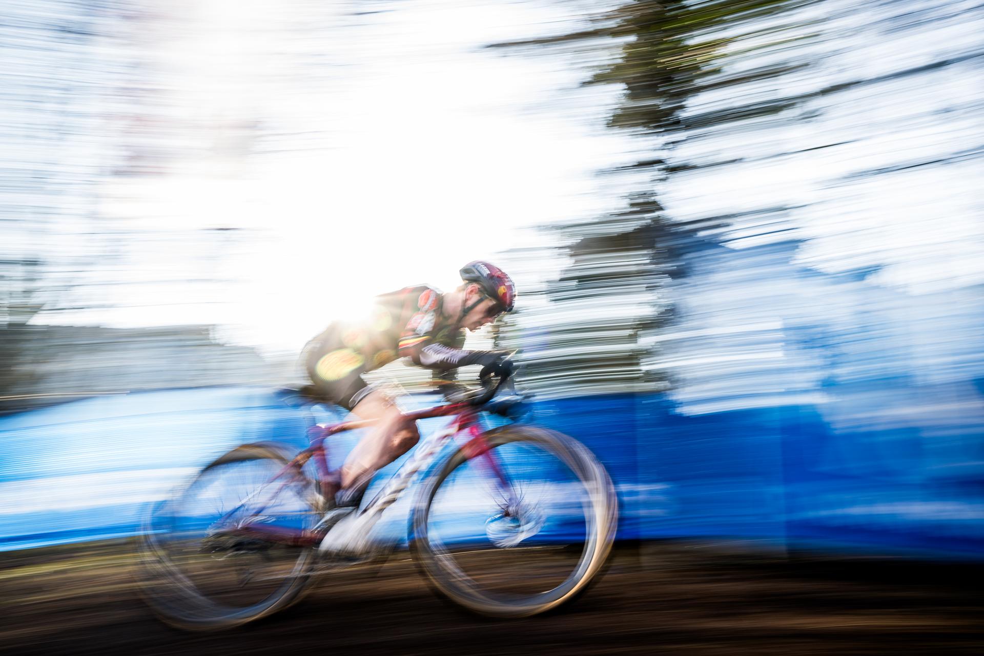 Belgian Eli Iserbyt pictured in action during the men elite race of the 'Brussels Universities' cyclocross cycling event, stage 8/8 in the 'X20 Badkamers Trofee' competition, Sunday 16 February 2025 in Brussels, Belgium. BELGA PHOTO JASPER JACOBS