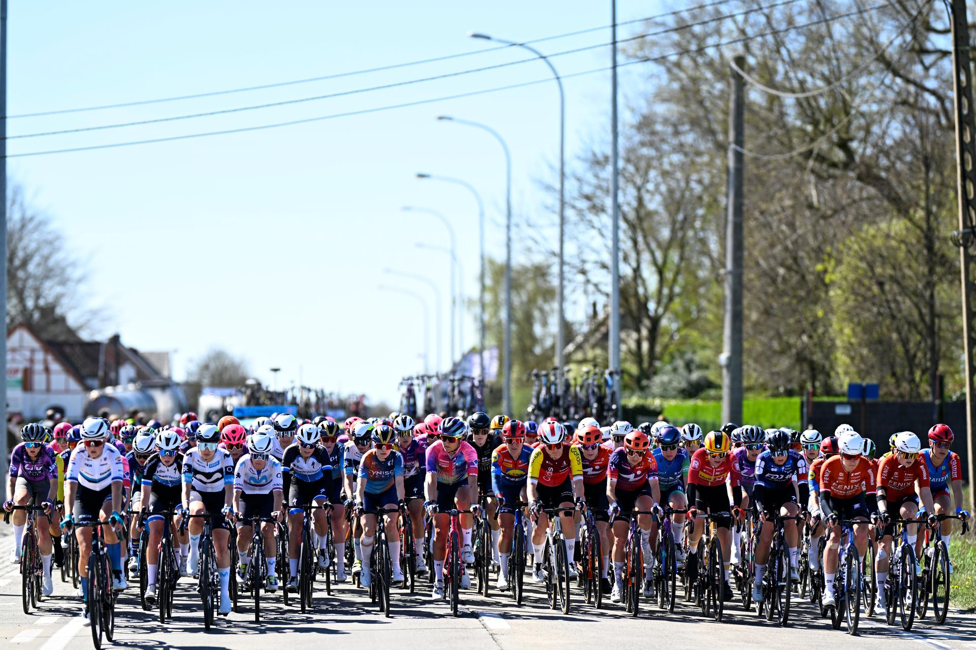 The pack of riders pictured in action during the women's race of the 'Ronde van Vlaanderen/ Tour des Flandres/ Tour of Flanders' one day cycling race, 168,8k with start and finish in Oudenaarde, Sunday 06 April 2025. BELGA PHOTO JASPER JACOBS