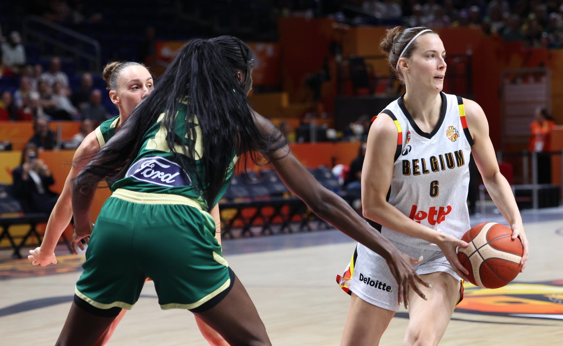 Australia' Ezi Magbegor and Belgium's Antonia Delaere fight for the ball during a basketball game between Belgian national team Belgian Cats and Australia, game 3 of the group phase at the FIBA Women's Basketball World Cup, on Monday 7 September 2026, in Berlin, Germany. The FIBA Women's Basketball World Cup takes place in Berlin from 4 to 23 September 2026. BELGA PHOTO VIRGINIE LEFOUR