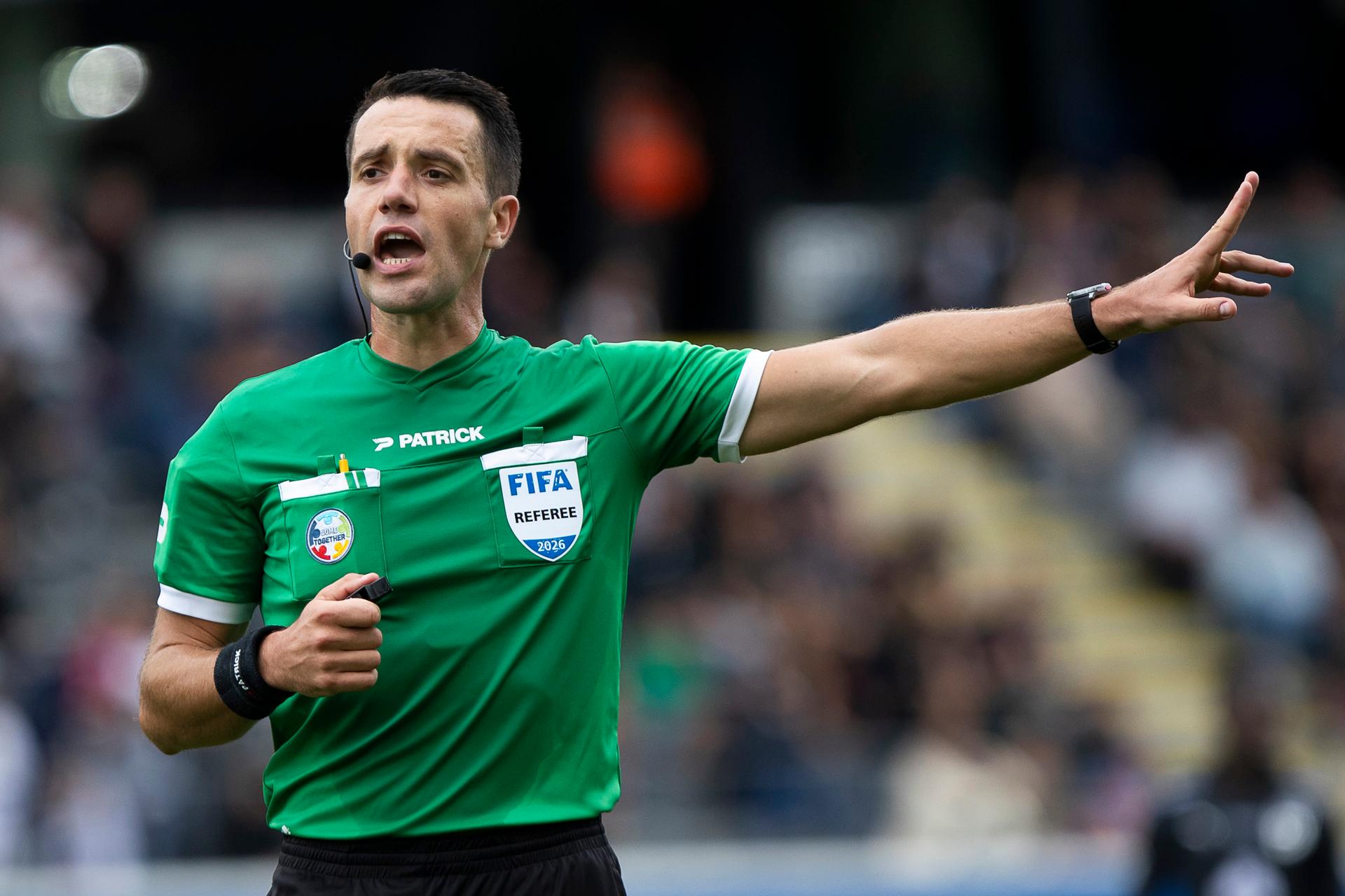 Referee Jasper Vergoote pictured during a soccer match between Oud-Heverlee Leuven and RAAL La Louviere, Saturday 19 September 2026 in Leuven, on day 7 of the 2026-2027 'Jupiler Pro League' first division of the Belgian championship. BELGA PHOTO KRISTOF VAN ACCOM