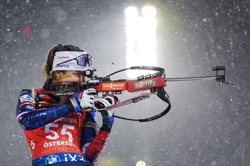 France's Gilonne Guigonnat is pictured during the zeroing ahead the women's 7,5 km sprint event of the IBU Biathlon World Cup in Oestersund, Sweden on December 5, 2025. Bjorn LARSSON ROSVALL / TT News Agency / AFP