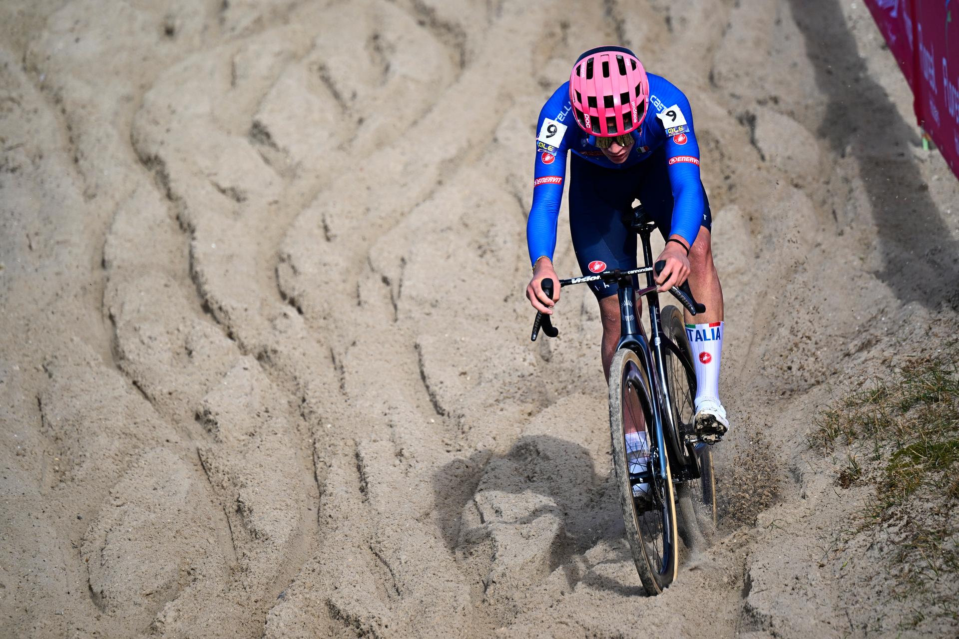 Italian Mattia Agostinacchio pictured in action during the U23 men race at the UEC Cyclocross European Championships, Saturday 08 November 2025, in Middelkerke. BELGA PHOTO JASPER JACOBS