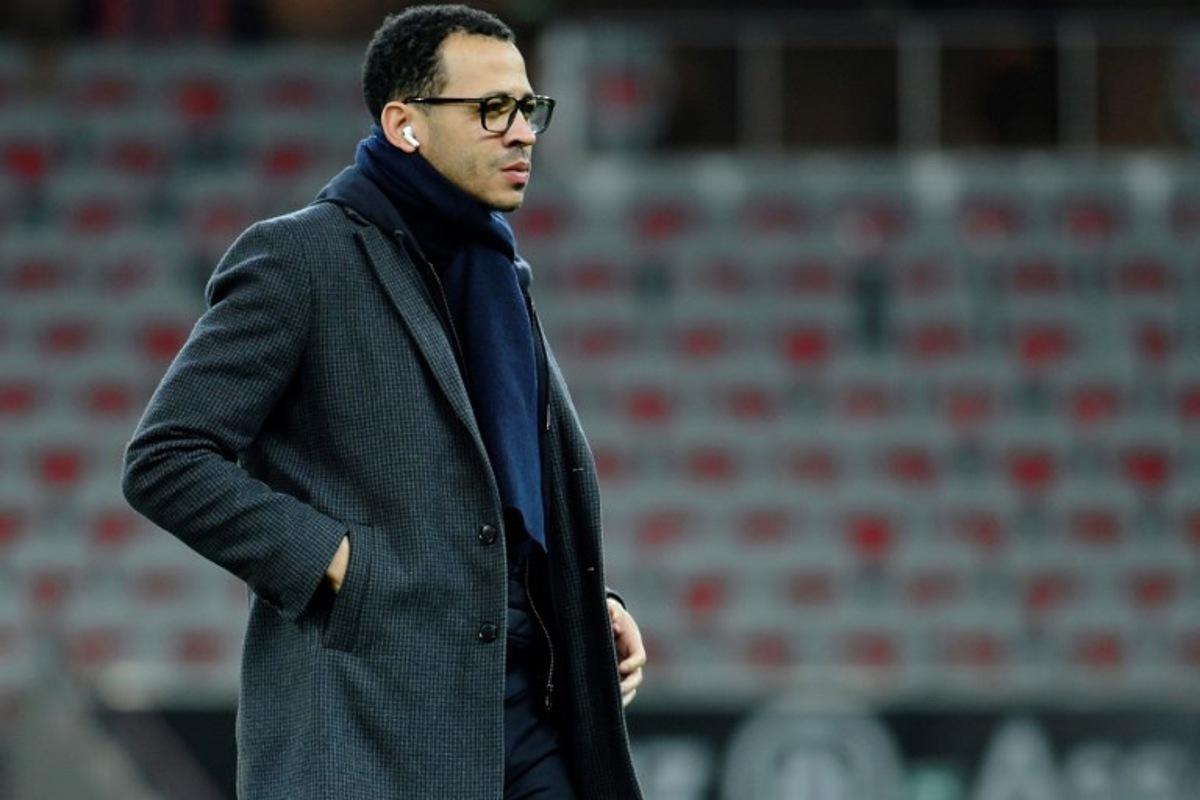 Strasbourg's British head coach Liam Rosenior looks on ahead of the French L1 football match between OGC Nice and RC Strasbourg Alsace at the Allianz Riviera Stadium in Nice, south-eastern France, on January 3, 2026. Frederic DIDES / AFP