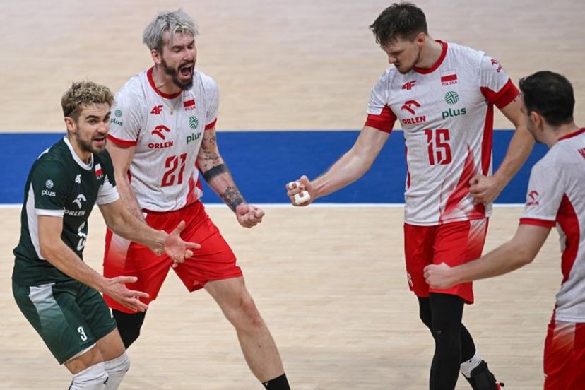 Poland's players celebrate after winning a point during the 2025 Men's Volleyball World Championship third place play-off match between Poland and Czech Republic at the Mall of Asia Arena in Pasay City, Metro Manila on September 28, 2025. Ted ALJIBE / AFP