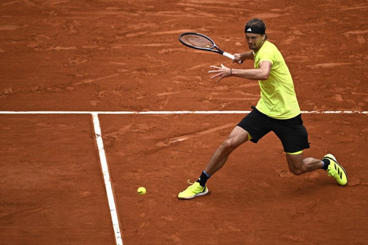 Germany's Alexander Zverev plays a forehand return to US Learner Tien during their men's singles match on day 3 of the French Open tennis tournament on Court Suzanne-Lenglen at the Roland-Garros Complex in Paris on May 27, 2025. JULIEN DE ROSA / AFP