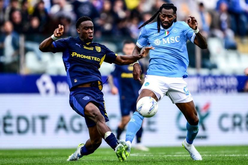 Parma's Belgian midfielder #16 Mandela Keita (L) fights for the ball with Napoli's Cameroonian midfielder #99 Andre Frank Zambo Anguissa during the Italian Serie A football match between Parma Calcio 1913 and SSC Napoli at the Ennio Tardini Stadium in Parma on April 12, 2026. MARCO BERTORELLO / AFP