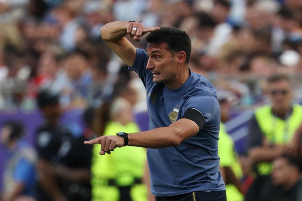 Argentina's head coach Lionel Scaloni gestures on the touchline during the 2026 World Cup football tournament quarter-final match between Argentina and Switzerland at the Kansas City Stadium in Kansas City on July 11, 2026. Odd ANDERSEN / AFP