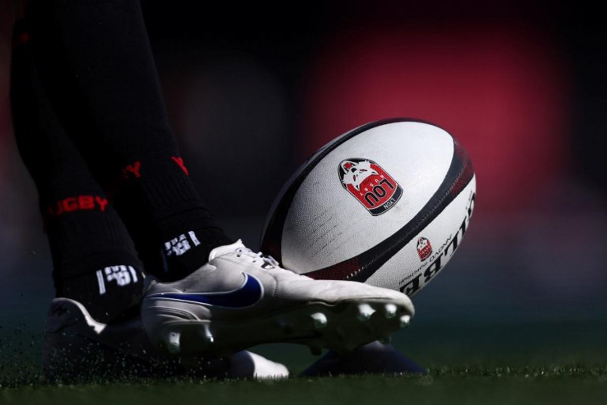 Lyon's French fly-half Leo Berdeu kicks the ball during the warm-up ahead of the French Top 14 rugby union match between Lyon Olympique Universitaire (LOU) and Section Paloise (Pau) at the Gerland Stadium in Lyon, central-eastern France, on September 19, 2026. Alex MARTIN / AFP
