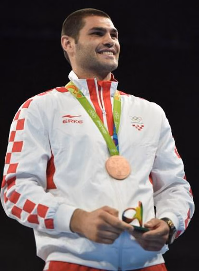 Bronze medalist Croatia's Filip Hrgovic react during the medal presentation ceremony following the Men's Super Heavy (+91kg) Final Bout at the Rio 2016 Olympic Games at the Riocentro - Pavilion 6 in Rio de Janeiro on August 21, 2016.
YURI CORTEZ / AFP