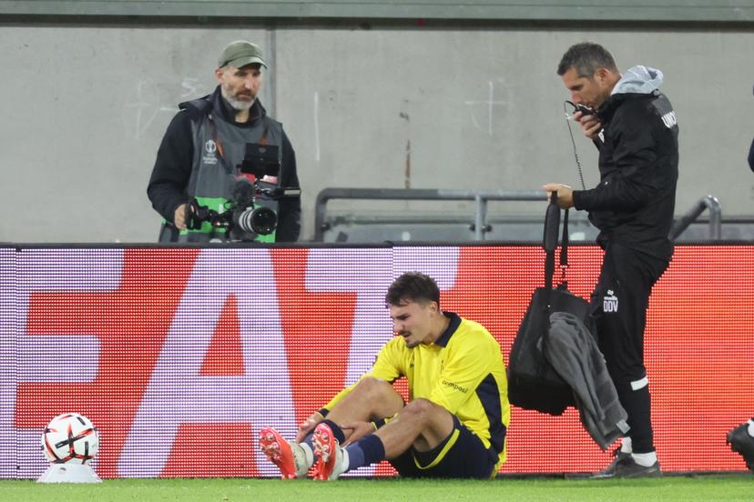 Union's Mateo Biondic lies injured on the ground during a soccer game between Belgian Royale Union Saint-Gilloise and Israeli Hapoel Be'er Sheva F.C., Thursday 22 October 2026 in Dusseldorf, Germany, on the third day of the UEFA Europa League league phase. The game was moved to Dusseldorf, as Belgian cities refused to host for security reasons. BELGA PHOTO VIRGINIE LEFOUR