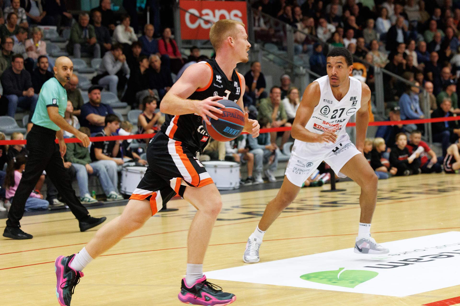 Leuven's Wilson Pruitt and Kortrijk's Sean Pouedet fight for the ball during a basketball match between House of Talents Spurs Kortrijk and Leuven Bears, Friday 26 September 2025 in Kortrijk, on day 1 of the 'BNXT League' Belgian/ Dutch first division basket championship. BELGA PHOTO KURT DESPLENTER