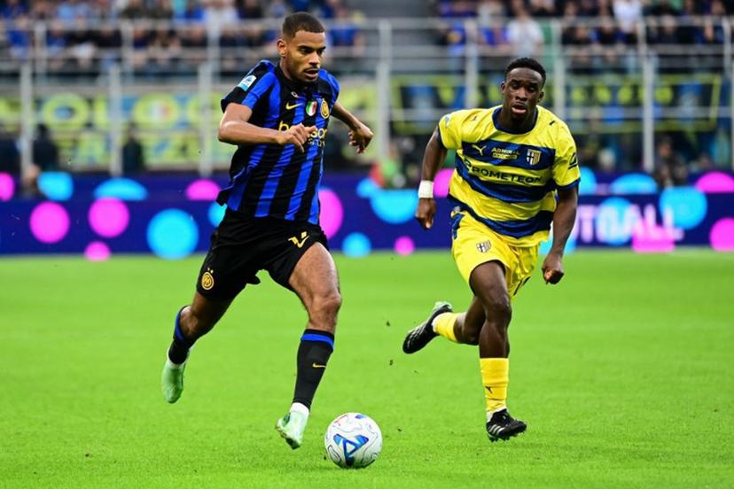 Inter Milan's French midfielder #17 Andy Diouf runs with the ball next to Parma's Belgian midfielder #16 Mandela Keita during the Italian Serie A football match between Inter Milan and Parma at the San Siro Stadium in Milan, on October 10, 2026. Piero CRUCIATTI / AFP