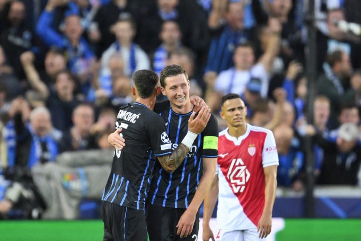 Club Brugge's Belgian midfielder #20 Hans Vanaken celebrates with teammates after scoring his team third goal during the UEFA Champions League first round day 1 football match between Club Brugge and AS Monaco at Jan Breydelstadion stadium, in Bruges, on September 18, 2025. JOHN THYS / AFP