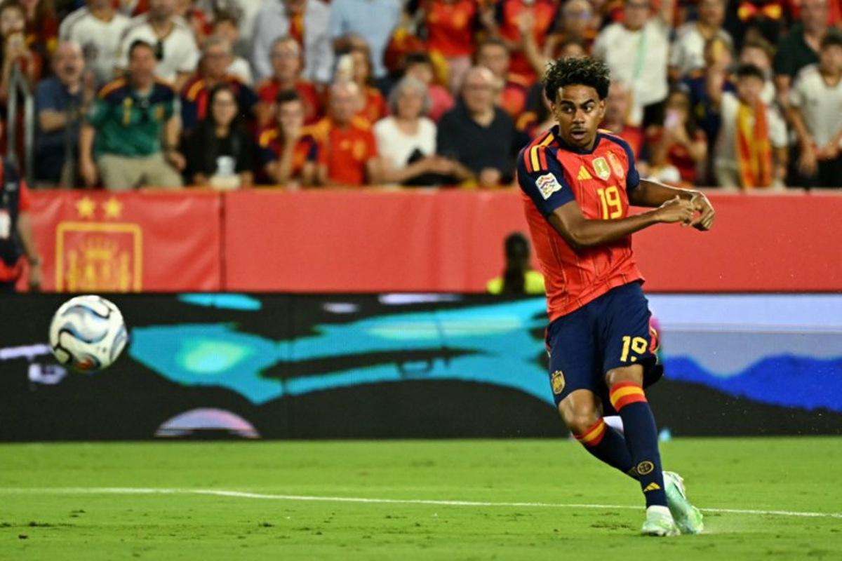 Spain's forward #19 Lamine Yamal shoots to score his team's first goal during the UEFA Nations League league phase group A3 football match between Spain and Croatia at Ramon Sanchez Pizjuan Stadium in Seville on September 29, 2026. Javier SORIANO / AFP