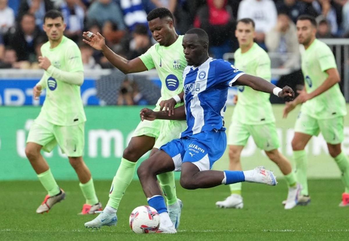 Barcelona's Spanish forward #10 Ansu Fati fights for the ball with Alaves' French defender #22 Moussa Diarra during the Spanish league football match between Deportivo Alaves and FC Barcelona at the Mendizorroza stadium in Vitoria on October 6, 2024. Cesar Manso / AFP