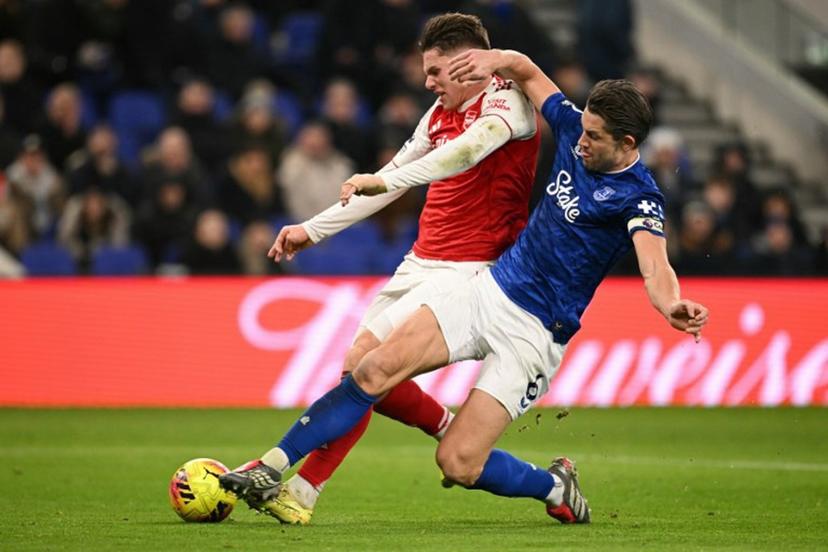 Everton's English defender #06 James Tarkowski (R) tackles Arsenal's Swedish striker #14 Viktor Gyokeres (L) to block the shot during the English Premier League football match between Everton and Arsenal at Hill Dickinson Stadium in Liverpool, north west England on December 20, 2025. Oli SCARFF / AFP