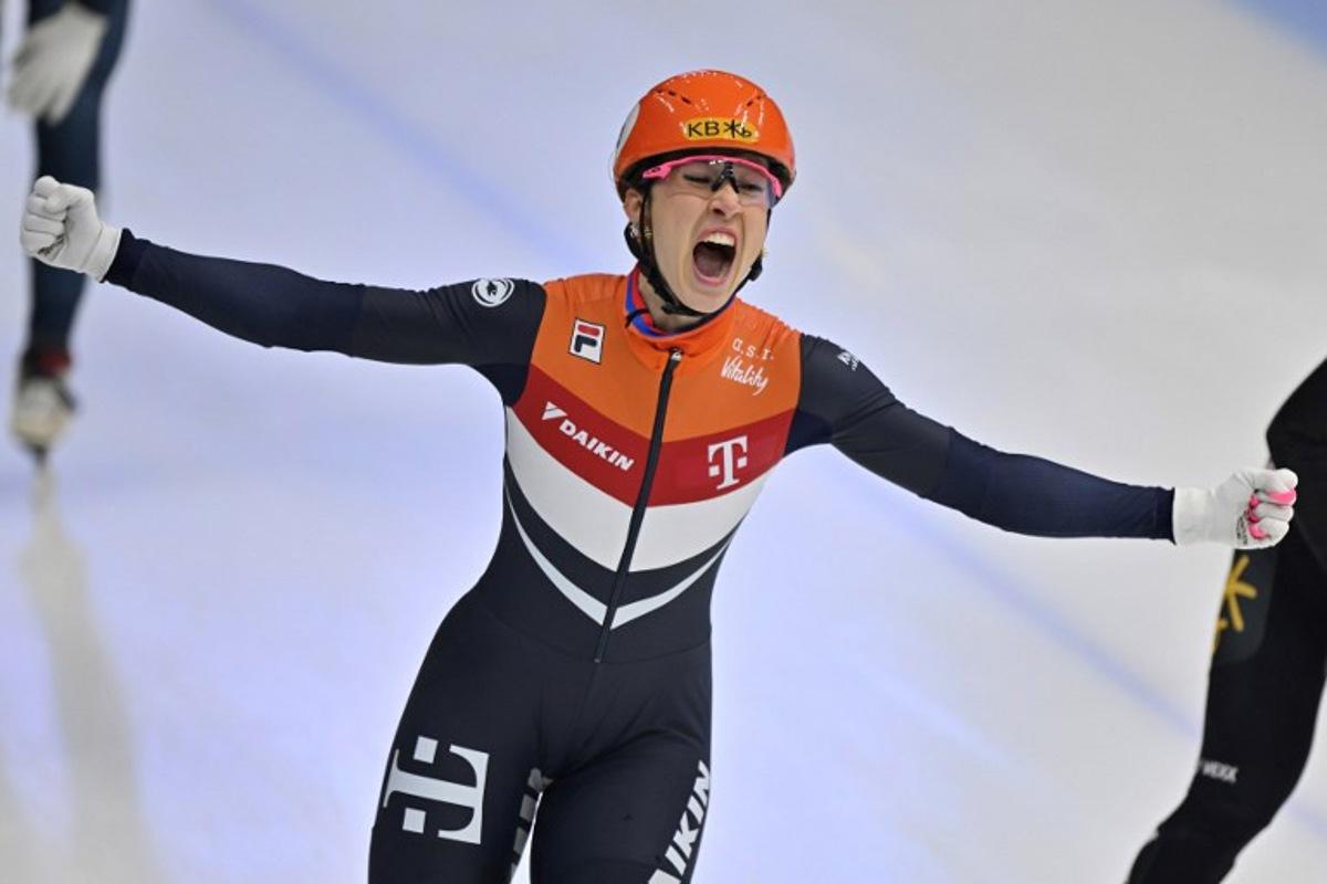 Suzanne Schulting of Netherlands celebrates her victory during the women's 1500m final at the ISU World Short Track Championships in Seoul on March 11, 2023. JUNG YEON-JE / AFP