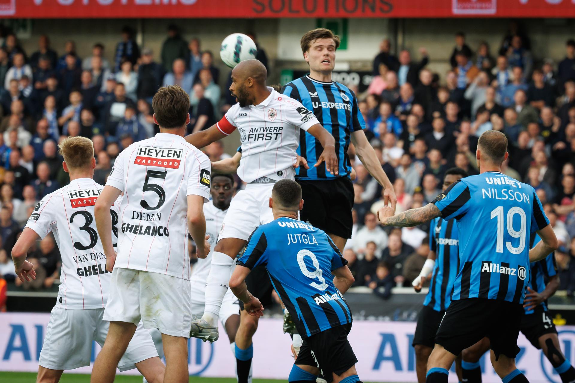 Antwerp's Denis Odoi and Club's Bjorn Meijer fight for the ball during a soccer match between Club Brugge and Antwerp FC, Sunday 25 May 2025 in Brugge, on day 10 (out of 10) of the Champions' Play-offs of the 2024-2025 'Jupiler Pro League' first division of the Belgian championship. BELGA PHOTO KURT DESPLENTER