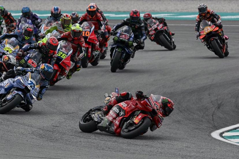 Ducati Lenovo Team's Italian MotoGP rider Francesco Bagnaia (C) leads in the Sprint race of the MotoGP Malaysian Grand Prix at the Sepang International Circuit in Sepang on October 25, 2025.  Lillian SUWANRUMPHA / AFP