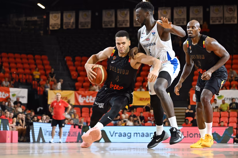 Belgium's Emmanuel Manu Lecomte and Great Britain's Amin Adamu fight for the ball during a basketball match between Belgium's national team Belgian Lions and Great Britain, Friday 15 August 2025 in Oostende, in a friendly tournament. BELGA PHOTO MAARTEN STRAETEMANS