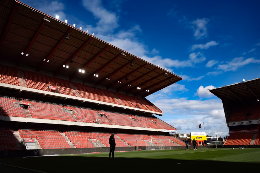 Antwerp's players pictured in action during the warming-up for the last part of the soccer match between Standard de Liege and Royal Antwerp FC, Monday 20 October 2025 in Liege, on day 11 of the 2025-2026 'Jupiler Pro League' first division of the Belgian championship. The match was stopped a few minutes before the end on Friday due to misconduct by supporters. BELGA PHOTO BRUNO FAHY