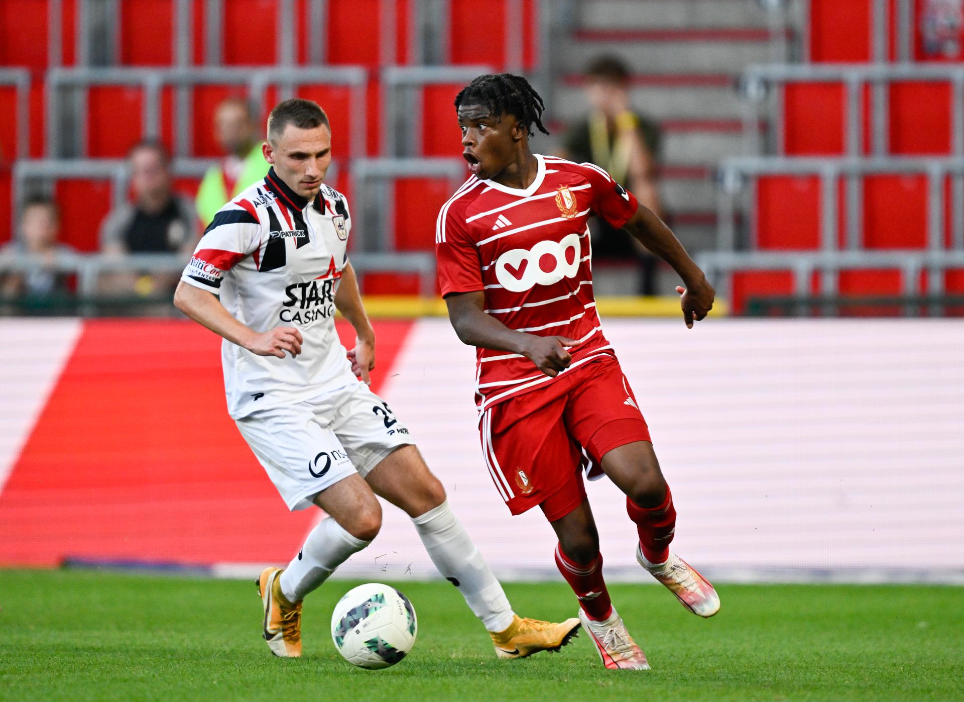 SL16's Steeven Assengue controls the ball during a soccer match between RFC Liege and SL16, Sunday 20 August 2023 in Liege, on day 2/30 of the 2023-2024 'Challenger Pro League' second division of the Belgian championship. BELGA PHOTO JOHN THYS
