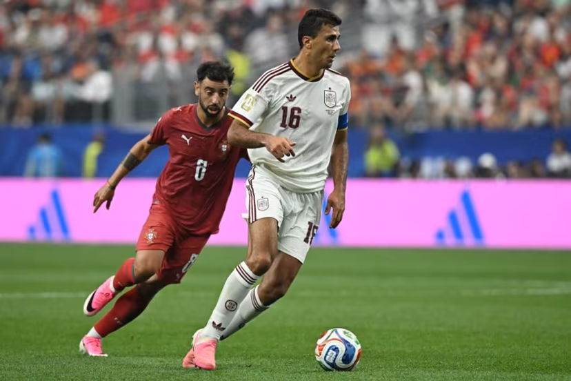 Portugal's midfielder #08 Bruno Fernandes and Spain's midfielder #16 Rodri fight for the ball during the 2026 World Cup round of 16 football match between Portugal and Spain at the Dallas Stadium in Arlington on July 6, 2026. Paul ELLIS / AFP