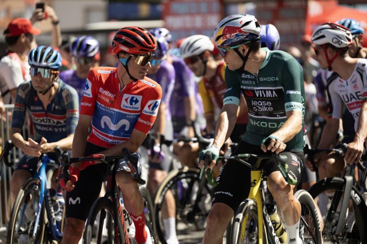 Overall leader Team Movistar's Spanish rider Enric Mas (L) speaks with points leader Team Visma-Lease a bike's Belgian rider Wout van Aert before the start of the 20th stage of the Vuelta a Espana 2026 cycling tour, a 186,8 km race between La Calahorra and Collado del Alguacil, on September 12, 2026. JORGE GUERRERO / AFP