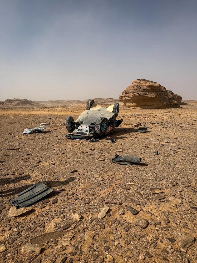 ATTENTION EDITORS - HAND OUT PICTURES - EDITORIAL USE ONLY - MANDATORY CREDIT: 'GREGOIRE MUNSTER' Hand out picture released by Eric Dupain shows the crash of Jourdan Serderidis and Gregoire Munster during stage 3 of the 2026 Dakar rally race in Al-Ula, Saudi Arabia on Tuesday 06 January 2026. *** Belga and Belga Editorial Board decline all responsibility regarding the content of this picture. *** PHOTO HAND OUT - GREGOIRE MUNSTER