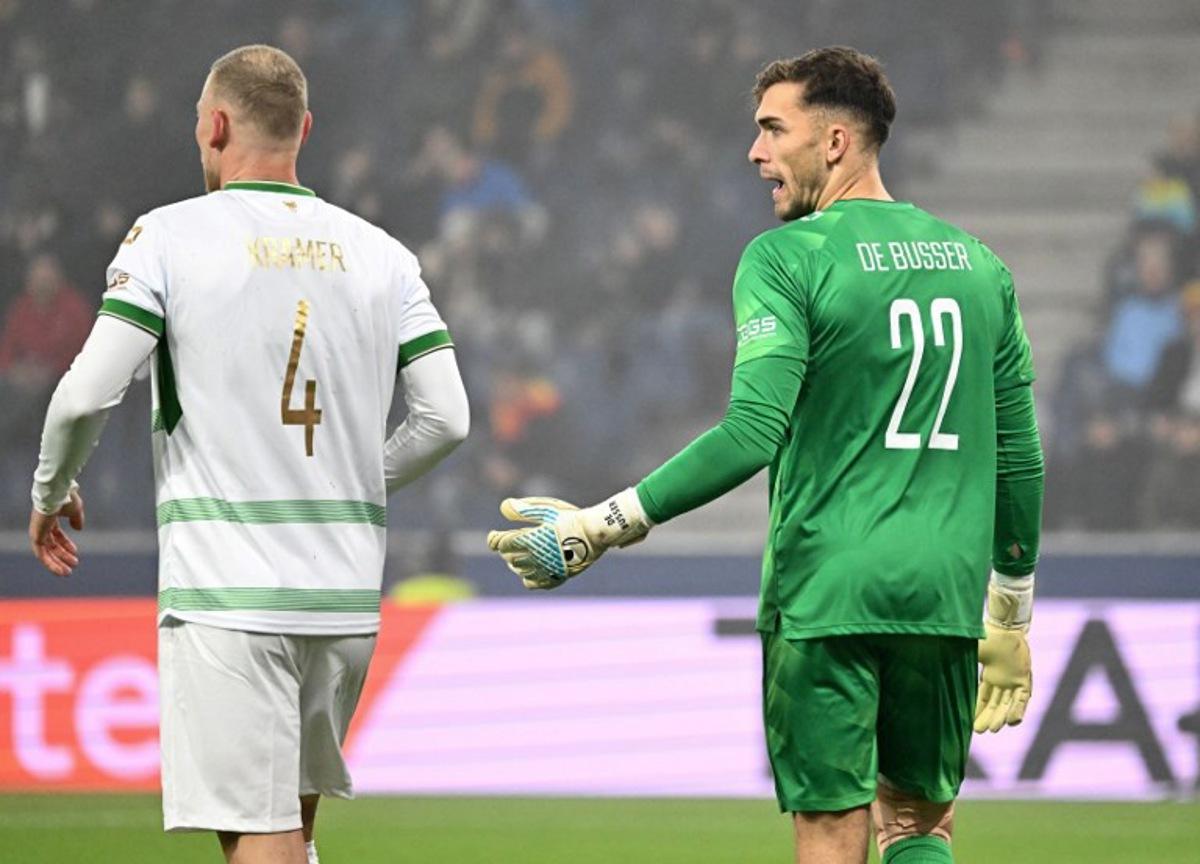 Go Ahead Eagles' Dutch defender #04 Joris Kramer (L) and Go Ahead Eagles' Belgian goalkeeper #22 Jari De Busser react during the UEFA Europa League football match between FC Salzburg and Go Ahead Eagles in Salzburg, Austria on November 6, 2025. BARBARA GINDL / APA / AFP