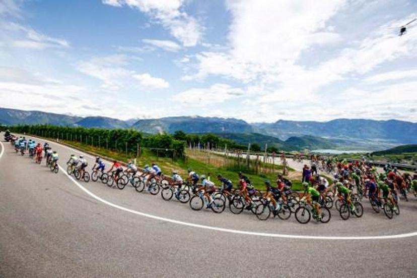 The peloton rides during the 16th stage of the 99th Giro d'Italia, Tour of Italy, from Bressanone / Brixen to Andalo on May 24, 2016. Dutchman Steven Kruijswijk moved closer to a history-making Giro d'Italia triumph Tuesday after stretching his lead over Esteban Chaves and Vincenzo Nibali in a thrilling 16th stage won by Alejandro Valverde. / AFP PHOTO / LUK BENIES