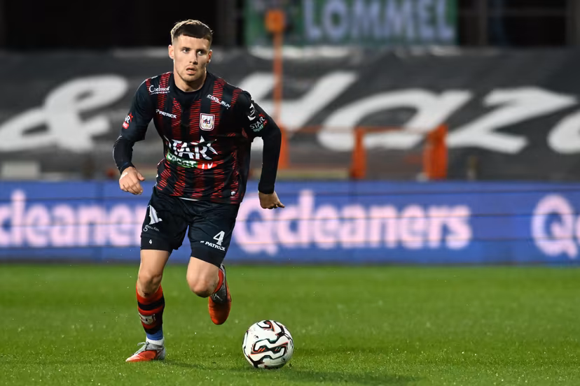 Liege's Jordan Bustin pictured in action during a soccer game between Lommel SK and RFC Liege, Thursday 23 April 2026 in Lommel, on the first leg of the Semi-Finals of the Promotion Play-Offs of the 2025-2026 'Challenger Pro League' 1B second division of the Belgian championship. BELGA PHOTO JILL DELSAUX
