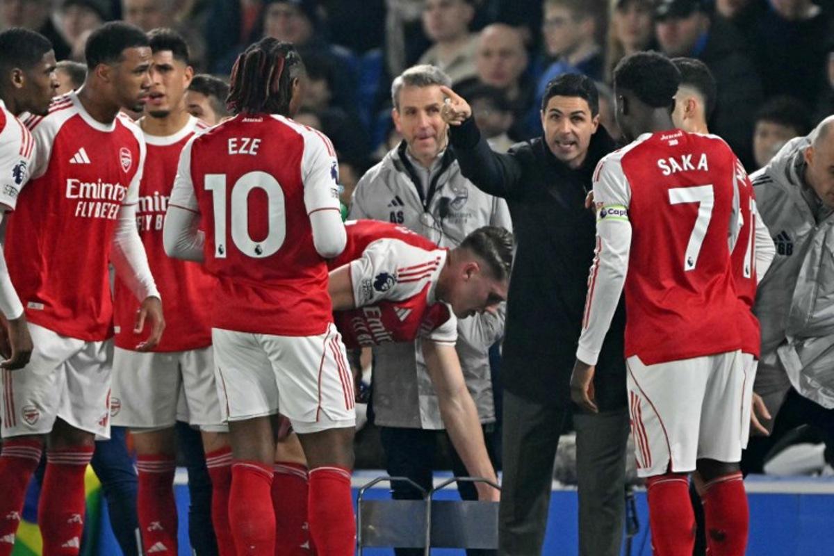 Arsenal's Spanish manager Mikel Arteta speaks with his players during a break in play during the English Premier League football match between Brighton and Hove Albion and Arsenal at the American Express Community Stadium in Brighton, southern England on March 4, 2026. Glyn KIRK / AFP