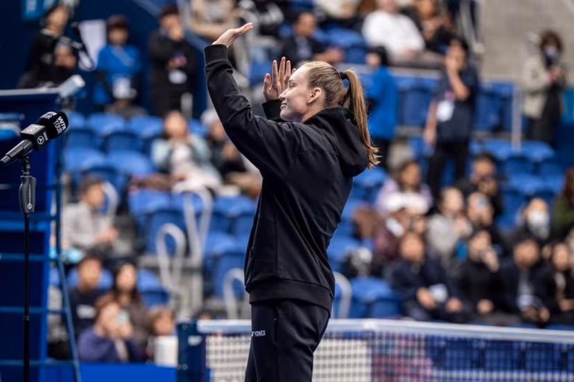 Kazakhstan's Elena Rybakina waves after retiring due to an injury from her quarter-final match against Canada's Leylah Fernandez during the WTA Pan Pacific Open tennis tournament at Ariake Coliseum in Tokyo on October 30, 2026. Elena Rybakina withdrew with a neck injury, a day after she secured the year-end world number one ranking. Yuichi YAMAZAKI / AFP